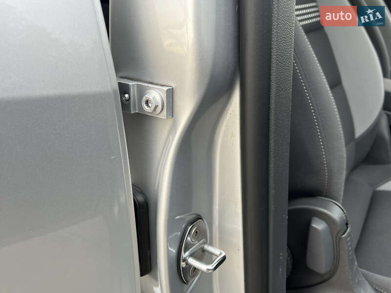 Мінівен Volkswagen Touran 2014 в Луцьку фото 121 Мінівен Volkswagen Touran 2014 в Луцьку