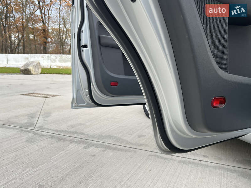 Мінівен Volkswagen Touran 2014 в Луцьку фото 131 Мінівен Volkswagen Touran 2014 в Луцьку