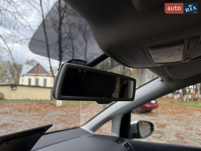 Мінівен Volkswagen Touran 2013 в Тячеві