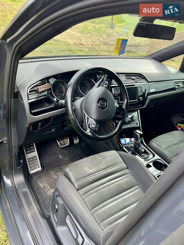 Микровэн Volkswagen Touran 2016 в Черновцах