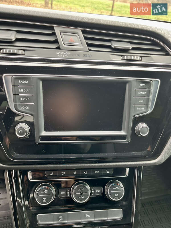 Микровэн Volkswagen Touran 2016 в Черновцах