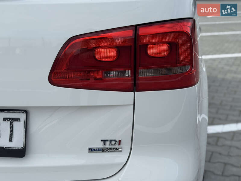 Минивэн Volkswagen Touran 2012 в Дубно