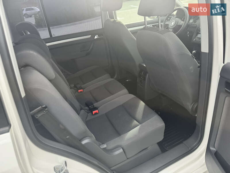 Минивэн Volkswagen Touran 2012 в Дубно