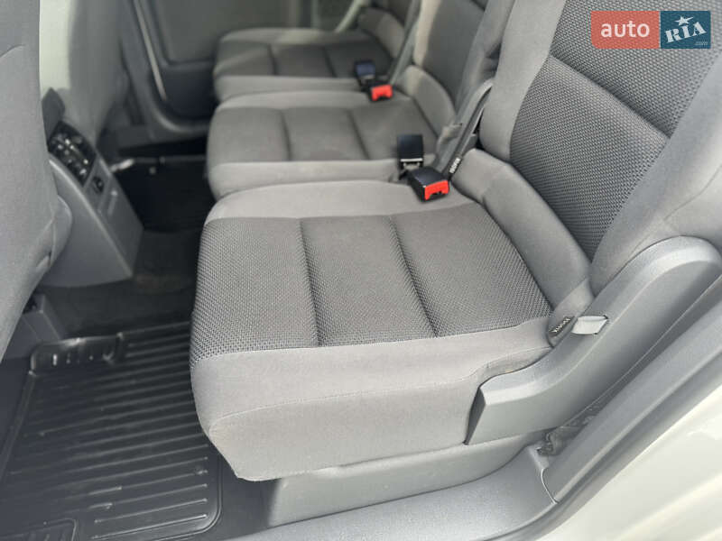 Минивэн Volkswagen Touran 2012 в Дубно