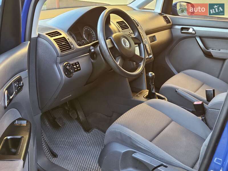 Минивэн Volkswagen Touran 2004 в Дрогобыче