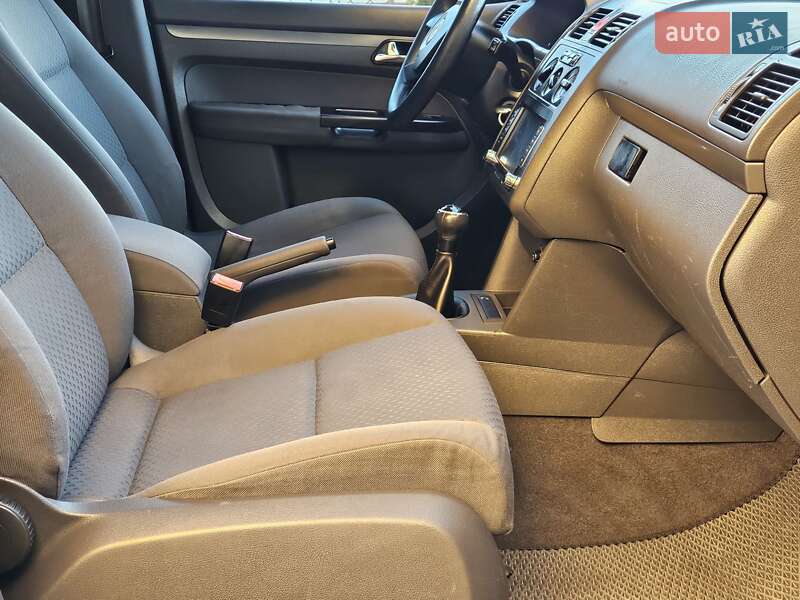 Минивэн Volkswagen Touran 2004 в Дрогобыче