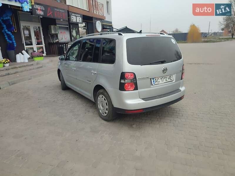 Минивэн Volkswagen Touran 2009 в Ратным