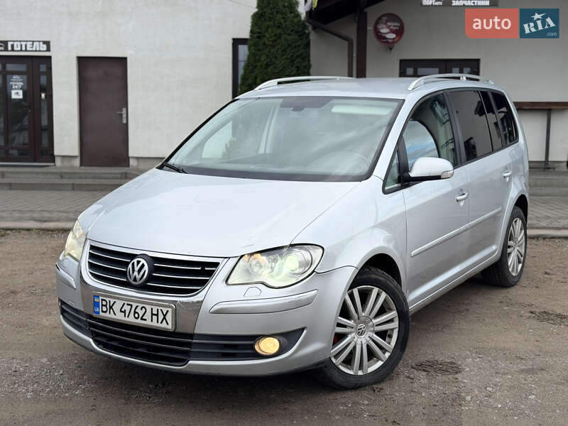 Минивэн Volkswagen Touran 2007 в Сарнах