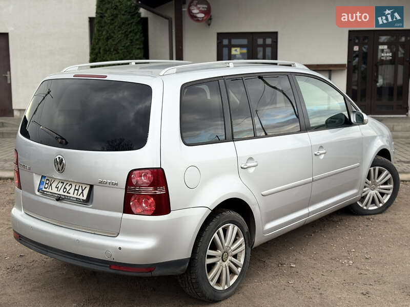 Минивэн Volkswagen Touran 2007 в Сарнах