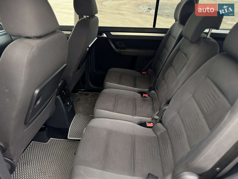 Минивэн Volkswagen Touran 2007 в Сарнах