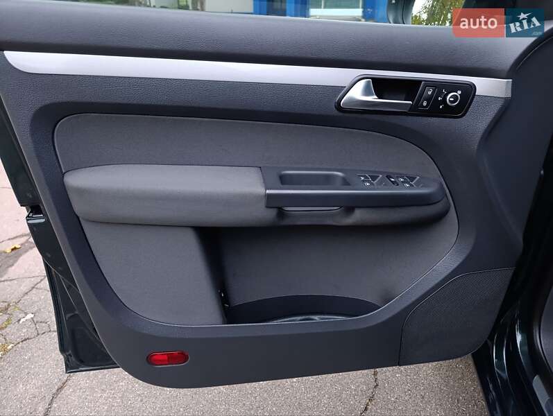 Минивэн Volkswagen Touran 2013 в Киеве фото 31 Минивэн Volkswagen Touran 2013 в Киеве