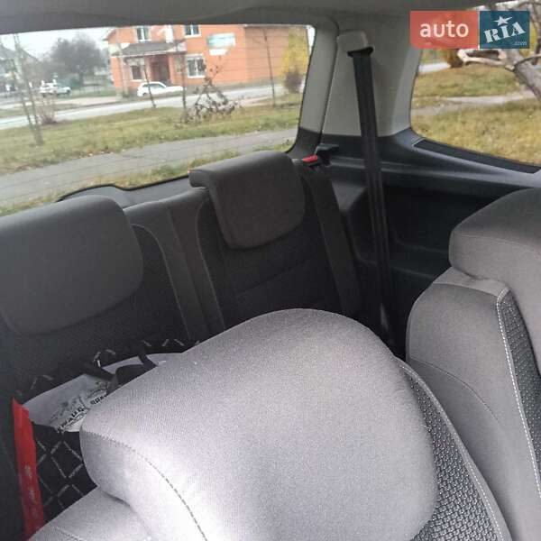 Минивэн Volkswagen Touran 2011 в Звягеле