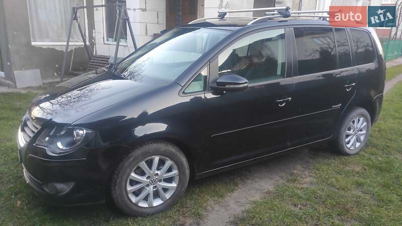 Минивэн Volkswagen Touran 2010 в Львове