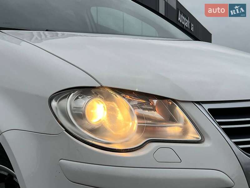 Минивэн Volkswagen Touran 2009 в Львове