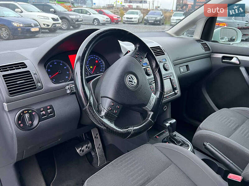 Минивэн Volkswagen Touran 2009 в Львове