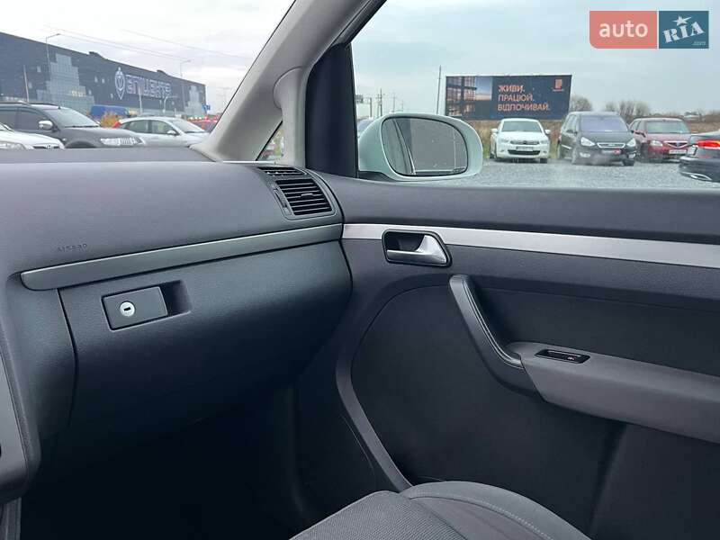 Минивэн Volkswagen Touran 2009 в Львове