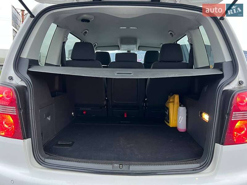 Минивэн Volkswagen Touran 2009 в Львове