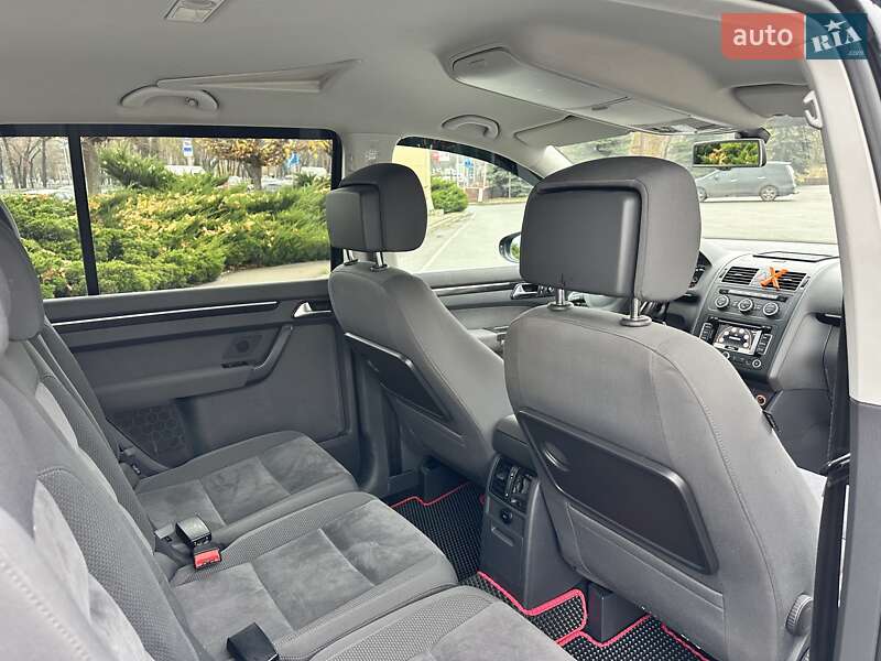 Минивэн Volkswagen Touran 2013 в Киеве