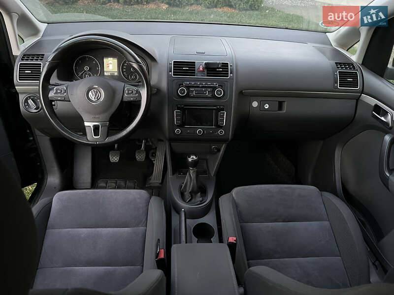 Минивэн Volkswagen Touran 2011 в Чигирине
