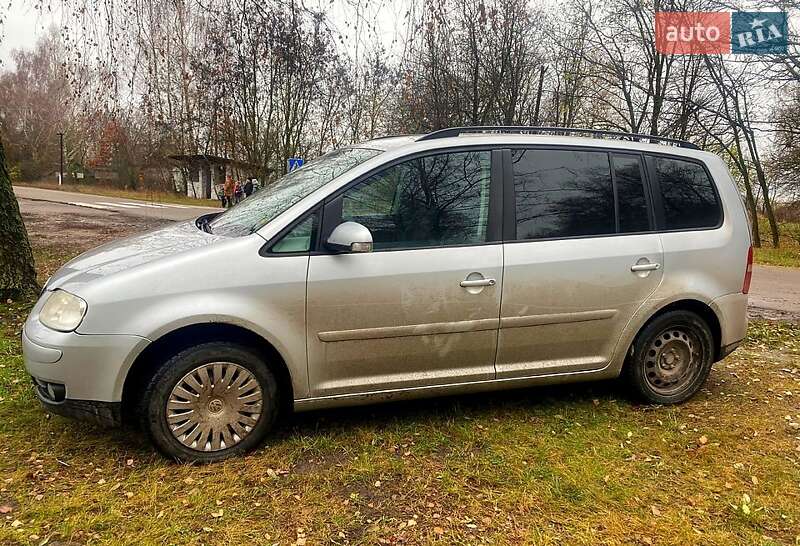 Минивэн Volkswagen Touran 2003 в Бахмаче