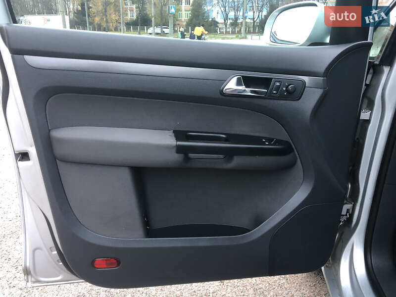 Минивэн Volkswagen Touran 2005 в Ровно фото 19 Минивэн Volkswagen Touran 2005 в Ровно