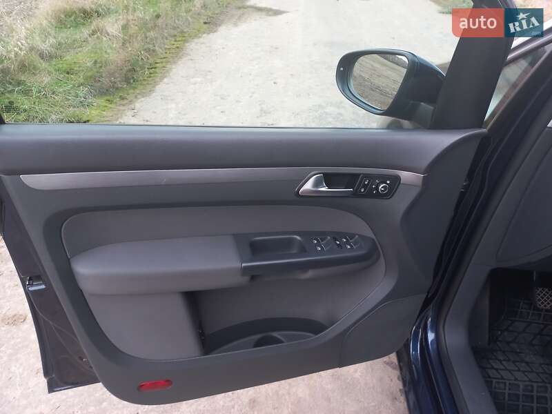 Минивэн Volkswagen Touran 2012 в Луцке фото 18 Минивэн Volkswagen Touran 2012 в Луцке