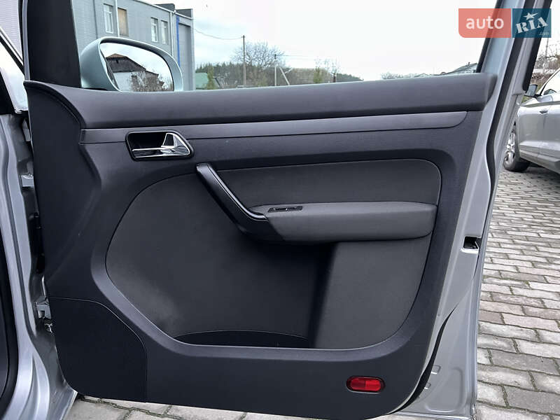 Минивэн Volkswagen Touran 2005 в Малине фото 48 Минивэн Volkswagen Touran 2005 в Малине