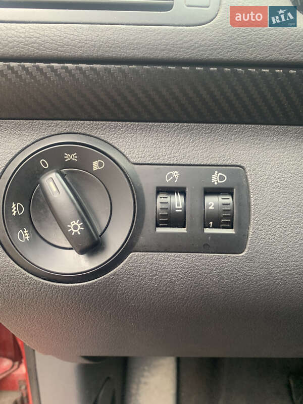 Минивэн Volkswagen Touran 2004 в Миргороде