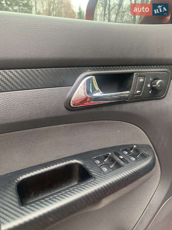 Минивэн Volkswagen Touran 2004 в Миргороде