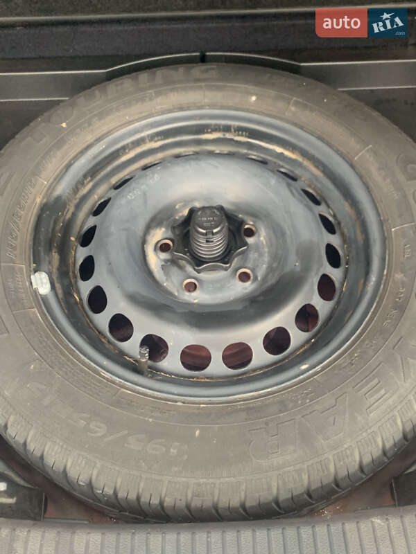 Минивэн Volkswagen Touran 2004 в Миргороде