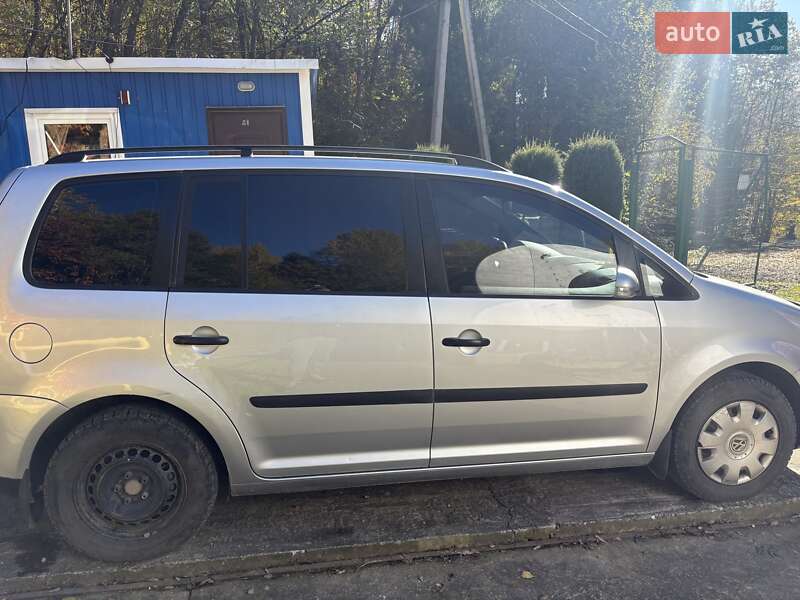 Минивэн Volkswagen Touran 2003 в Черновцах