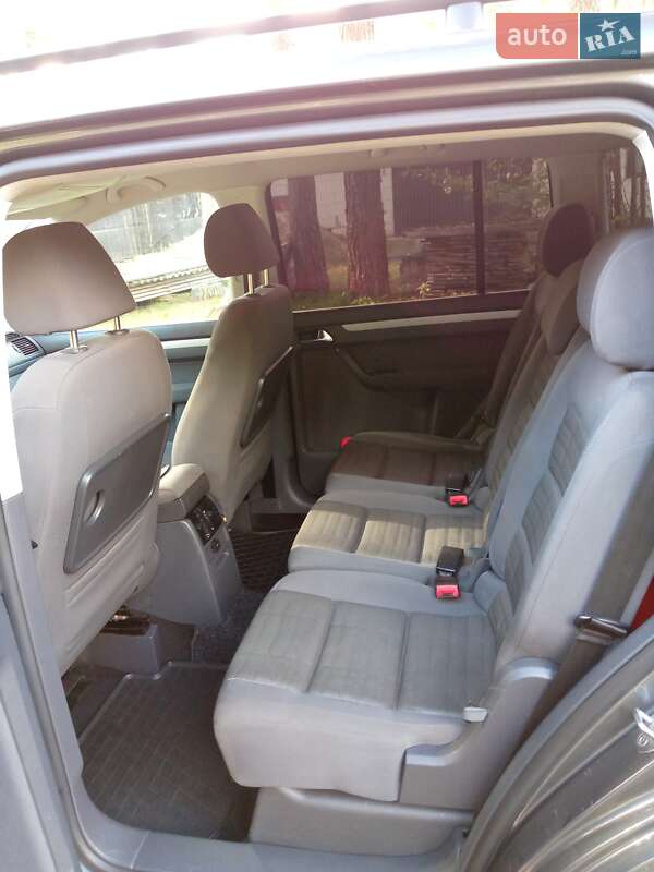 Минивэн Volkswagen Touran 2006 в Цумани фото 7 Минивэн Volkswagen Touran 2006 в Цумани
