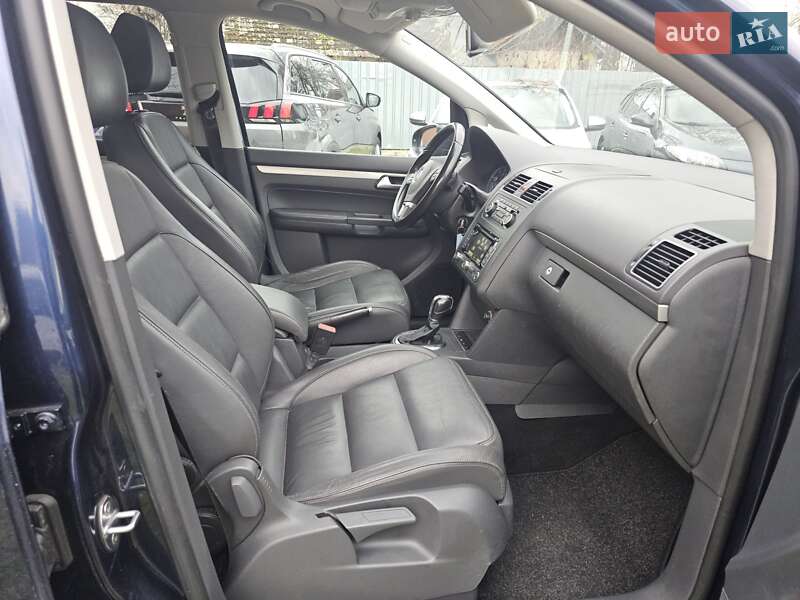 Минивэн Volkswagen Touran 2012 в Стрые