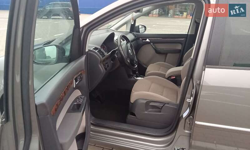 Минивэн Volkswagen Touran 2010 в Нововолынске фото 12 Минивэн Volkswagen Touran 2010 в Нововолынске