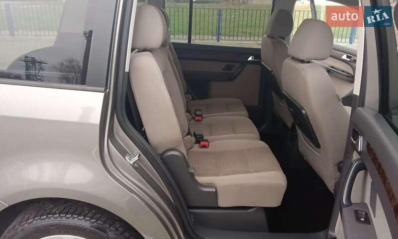 Минивэн Volkswagen Touran 2010 в Нововолынске фото 16 Минивэн Volkswagen Touran 2010 в Нововолынске