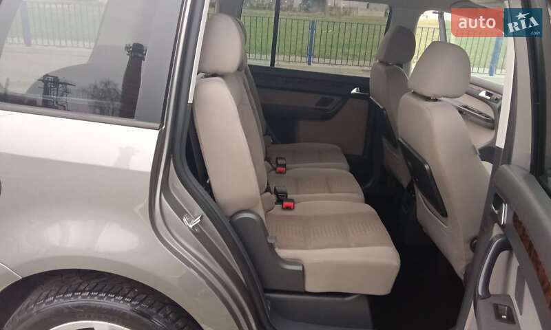 Минивэн Volkswagen Touran 2010 в Нововолынске фото 17 Минивэн Volkswagen Touran 2010 в Нововолынске