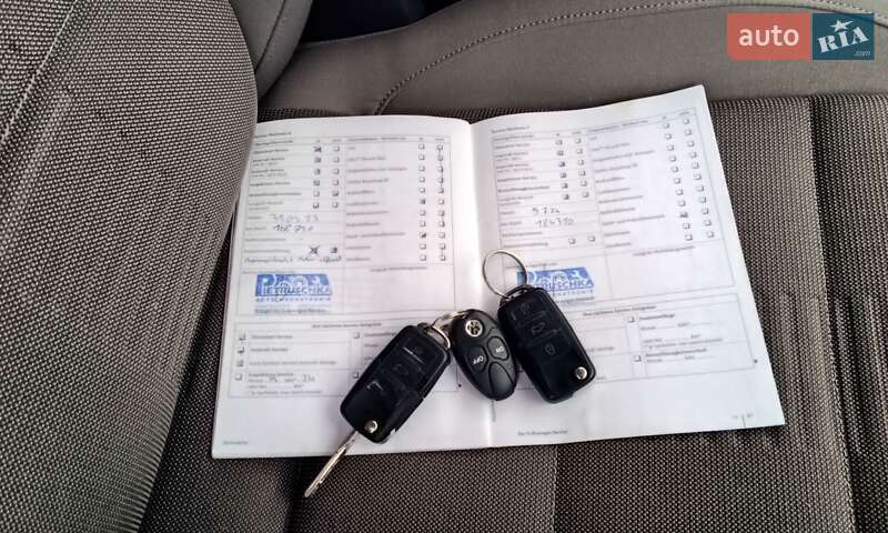 Минивэн Volkswagen Touran 2010 в Нововолынске фото 28 Минивэн Volkswagen Touran 2010 в Нововолынске