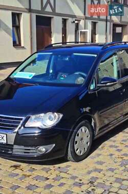 Мінівен Volkswagen Touran 2010 в Тернополі