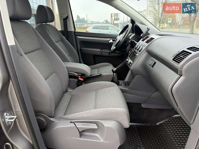 Минивэн Volkswagen Touran 2007 в Белой Церкви