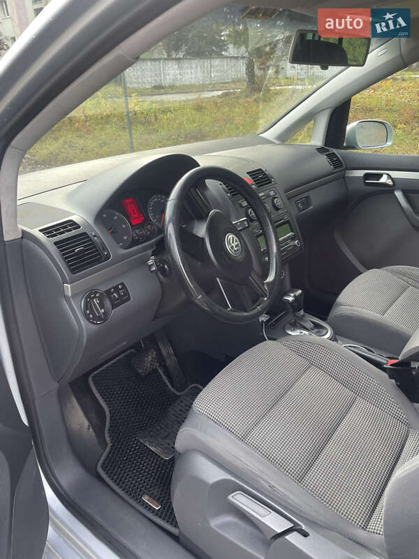 Минивэн Volkswagen Touran 2006 в Новояворовске фото 11 Минивэн Volkswagen Touran 2006 в Новояворовске