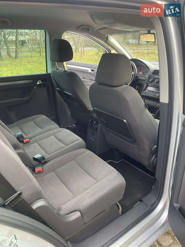 Минивэн Volkswagen Touran 2006 в Новояворовске фото 16 Минивэн Volkswagen Touran 2006 в Новояворовске