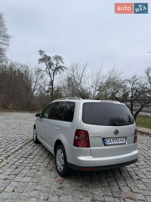Минивэн Volkswagen Touran 2009 в Киеве