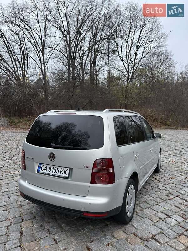Минивэн Volkswagen Touran 2009 в Киеве