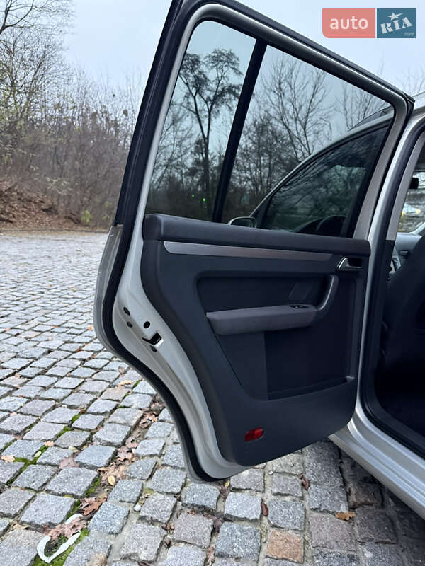 Минивэн Volkswagen Touran 2009 в Киеве