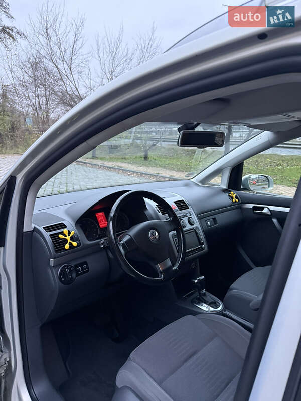 Минивэн Volkswagen Touran 2009 в Киеве
