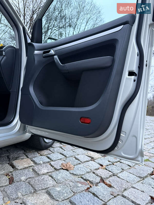 Минивэн Volkswagen Touran 2009 в Киеве