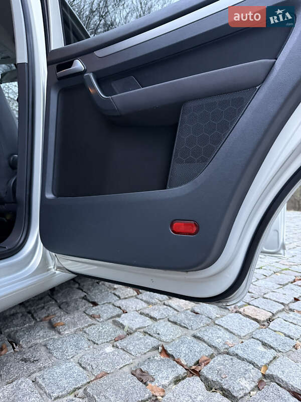 Минивэн Volkswagen Touran 2009 в Киеве