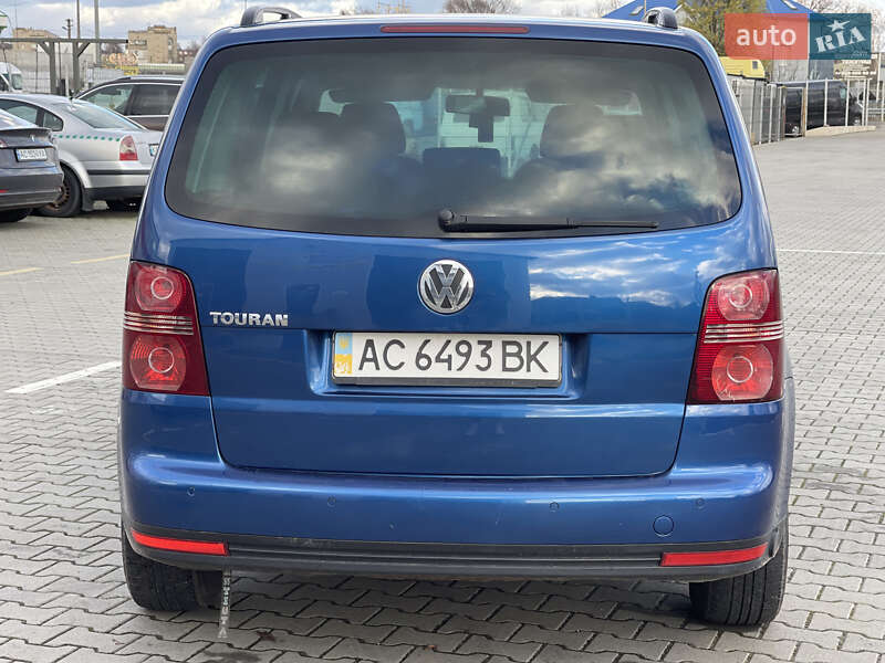 Минивэн Volkswagen Touran 2007 в Нововолынске