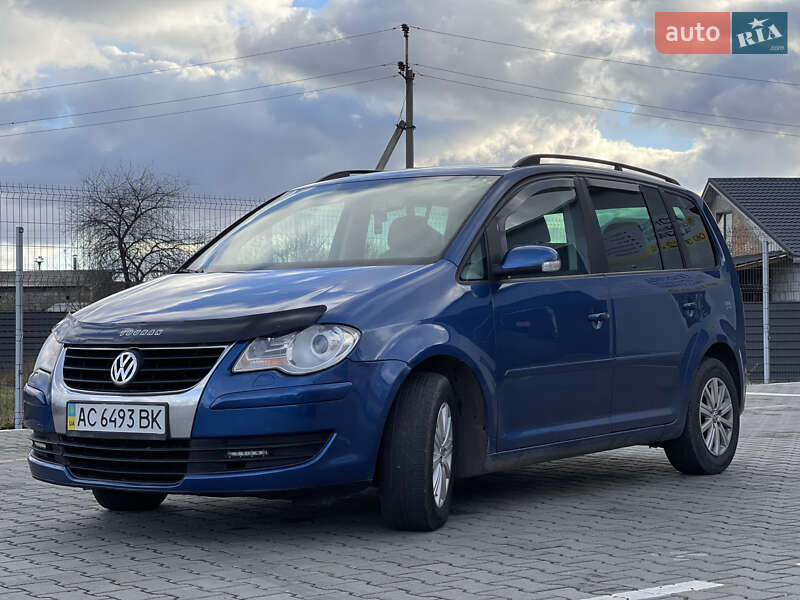 Минивэн Volkswagen Touran 2007 в Нововолынске