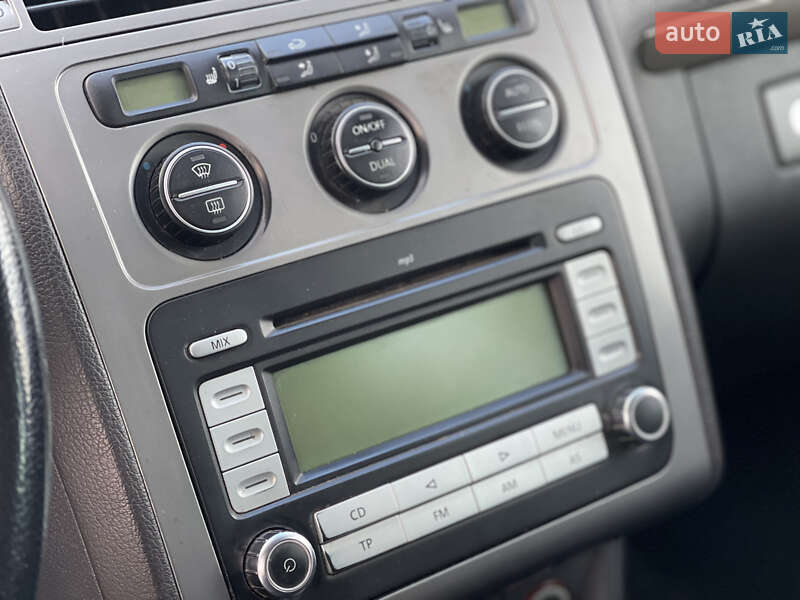 Минивэн Volkswagen Touran 2007 в Нововолынске